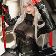 紅蓮:ブラックシャドウ『勝利の女神：NIKKE』／天然水（@tennensui_cos）