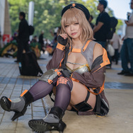 NIKKE アニス　コスプレ コスプレ】『NIKKE』アニスの銃を構えたスタイリッシュな