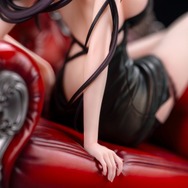 スリットから覗く太ももが艶めかしい…!セクシードレスの『アズレン』大鳳フィギュア登場、“生足美脚”まで破壊力抜群