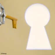 照らすと鍵穴が映る！『キングダムハーツ』ソラ、王様の「キーブレード キングダムチェーン」2商品が予約受付中