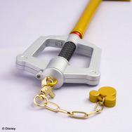 照らすと鍵穴が映る！『キングダムハーツ』ソラ、王様の「キーブレード キングダムチェーン」2商品が予約受付中