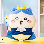 王様衣装がかわいい！ちいかわ＆ハチワレをお祝いした「誕生日なちいかわBIGぬいぐるみ」がプライズで登場