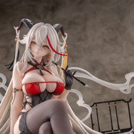 スラリと伸びた足と豊満ボディ…!『アズレン』エーギルが「祥雲に昇る金龍」で立体化―零れ落ちそうで目が離せない