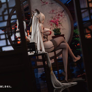 スラリと伸びた足と豊満ボディ…!『アズレン』エーギルが「祥雲に昇る金龍」で立体化―零れ落ちそうで目が離せない