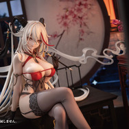 スラリと伸びた足と豊満ボディ…!『アズレン』エーギルが「祥雲に昇る金龍」で立体化―零れ落ちそうで目が離せない