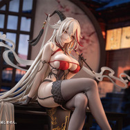 スラリと伸びた足と豊満ボディ…!『アズレン』エーギルが「祥雲に昇る金龍」で立体化―零れ落ちそうで目が離せない