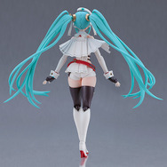 太ももに目が行くトリダモノ氏による初音ミク「レーシングミク 2023Ver.」がプラモ化！肩のケープは軟質素材、デカールや表情パーツでお好みにポージング