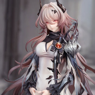 ほほえみが美しい…『アークナイツ』より「魔王」のフィギュアが日本国内でも！あみあみで予約受付中―特典のアクリルチャームもついてくる