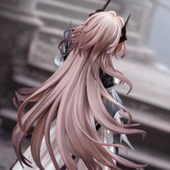 ほほえみが美しい…『アークナイツ』より「魔王」のフィギュアが日本国内でも！あみあみで予約受付中―特典のアクリルチャームもついてくる