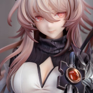 ほほえみが美しい…『アークナイツ』より「魔王」のフィギュアが日本国内でも！あみあみで予約受付中―特典のアクリルチャームもついてくる