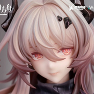 ほほえみが美しい…『アークナイツ』より「魔王」のフィギュアが日本国内でも！あみあみで予約受付中―特典のアクリルチャームもついてくる