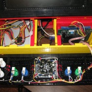 レゴで懐かしのゲーム筐体を再現－基板を内蔵、本当にゲームが遊べる逸品