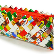 エコブランド「ecomismo」より、お菓子の袋をリサイクルしたDSケースなどのアクセサリーを発売