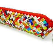 エコブランド「ecomismo」より、お菓子の袋をリサイクルしたDSケースなどのアクセサリーを発売