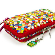 エコブランド「ecomismo」より、お菓子の袋をリサイクルしたDSケースなどのアクセサリーを発売