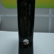 【E3 2010】これが新型Xbox360、スリムで静かに