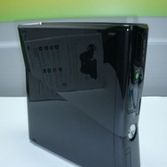 【E3 2010】これが新型Xbox360、スリムで静かに