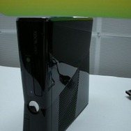 【E3 2010】これが新型Xbox360、スリムで静かに