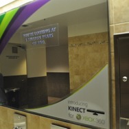 【E3 2010】効果的な宣伝か? トイレにKINECT for Xbox360の広告