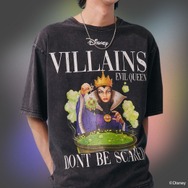 マレフィセントやアースラなど、ディズニー「ヴィランズ」モチーフのTシャツ4種が発売!雑誌風のデザインがシックでおしゃれ