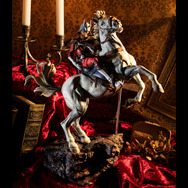 「機動戦士ガンダム」乗馬スタイルの「シャア・アズナブル」が最高にカッコ良い！絵画を彷彿とさせる彩色にもこだわり