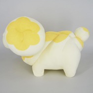 『ポケモン』手触り抜群なパルデアウパー、プリッとお尻もかわいいパピモッチが約30cm幅のビッグクッションに！お家に迎えたい存在感