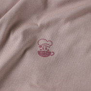 『星のカービィ』フードアイコンの刺繍が可愛い！「カービィカフェ」から、シンプルで使いやすいTシャツとキャップが新登場