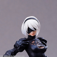 スラリと伸びた美脚に見とれてしまう…!『ニーア オートマタ』より2BがゴーグルON/OFF2つの姿で立体化ーそれぞれポーズも異なる仕上がりに