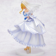 （C）暁なつめ・三嶋くろね 発行：株式会社KADOKAWA