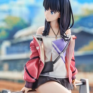 ローアングルが凄そう…！“手すりに座っている部分”にもこだわった「宝多六花」新作フィギュア予約開始