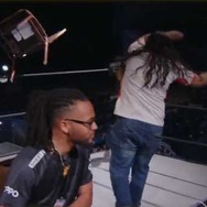 優勝賞金を上回る弁償代を支払うハメに…海外格闘ゲーム大会で優勝プレイヤーがイスを“ぶん投げ”て照明を破壊