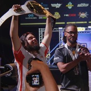 優勝賞金を上回る弁償代を支払うハメに…海外格闘ゲーム大会で優勝プレイヤーがイスを“ぶん投げ”て照明を破壊