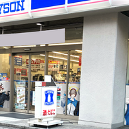 「Crazy Raccoon」とローソンがコラボ！「推し活セット＋ステッカー」「なりきり!からあげクンぬいぐるみ」などユニークなグッズが続々