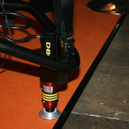 【TGS2007】音と振動でレースやフライトゲームを楽しむ体感チェア「D-BOX」