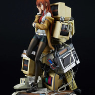 不敵な表情に釘付け！『シュタゲ』痩身美麗な「牧瀬紅莉栖」が作中の雰囲気そのまま、ガジェットに寄り掛かるフィギュアが再販へ