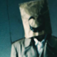 任天堂の新作ホラーか？ひたすら不気味な『笑み男』なる映像を突如公開―トレンチコートに紙袋を被った男がこちらを見つめる…