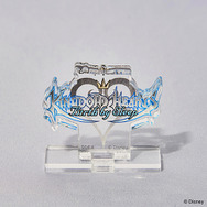 『キングダム ハーツ』歴代タイトルロゴを飾れる！品切れ中の「ロゴアクリルスタンド」くじが7月16日から新規ボックス追加へ