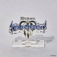 『キングダム ハーツ』歴代タイトルロゴを飾れる！品切れ中の「ロゴアクリルスタンド」くじが7月16日から新規ボックス追加へ