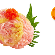 「スシロー」×『ストリートファイター』コラボで、なぜか鶴瓶師匠がムキムキに！？「観虐」氏によるコラボイラストも楽しい仕上がり