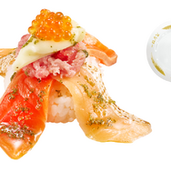 「スシロー」×『ストリートファイター』コラボで、なぜか鶴瓶師匠がムキムキに！？「観虐」氏によるコラボイラストも楽しい仕上がり