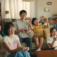 これぞ理想の夏休み？祖父・父親・孫の3世代でゲームをプレイする任天堂、夏の新CMがエモい