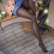 美少女がブランコでのんびり…！『雀魂』タイツに包まれた長い脚を魅せる「八木唯」が絆最大レベルの姿でフィギュアに