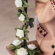 美少女がブランコでのんびり…！『雀魂』タイツに包まれた長い脚を魅せる「八木唯」が絆最大レベルの姿でフィギュアに