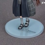 ふんわり笑顔に引き寄せられる…！『アークナイツ』リラックスした「アーミヤ」がゆったりジャケット＆ぬいぐるみを抱いた姿でフィギュア化