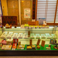 びわ湖を眺めながら食べる「力餅」は美味！紫式部が『源氏物語』を書き始めたと伝わる滋賀県・大津市で「紫式部謎解きまちめぐり」に挑戦しよう