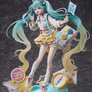 明るく元気なツアーガイド風ミク！「マジカルミライ 2024」メインビジュアルがフィギュア化―長い髪や足元のデザインも印象的