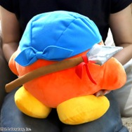 『星のカービィ』新作プライズが可愛すぎる！「バンダナワドルディBIGぬいぐるみ」は背中のヤリまで再現