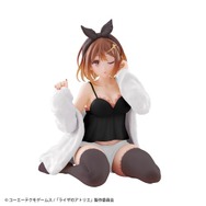 ペタンと座ったルームウェア姿にドキッ！アニメ『ライザの
