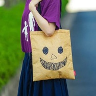 35年ぶりのシリーズ新作『ファミコン探偵倶楽部 笑み男』スイッチ向けに発売！「笑み男」トートバッグやラバーマスコットも販売開始