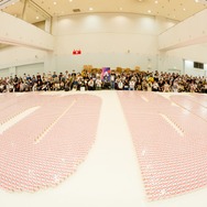 ホロライブ・獅白ぼたんがファンと共にギネス世界記録に挑戦―YAGOOも駆けつけ「パッケージ入り食品で作った最大の文章」記録を大きく塗り替える【イベントレポート】